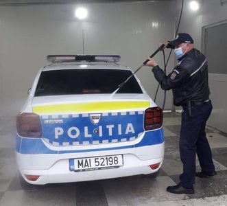 Sindicatul Europol: Poliţia Română operează spălătorii auto ilegale / Poliţiştii, ameninţaţi cu sancţiuni dacă autospecialele sunt murdare, dar nicio unitate din ţară nu are alocate fonduri pentru spălarea lor  