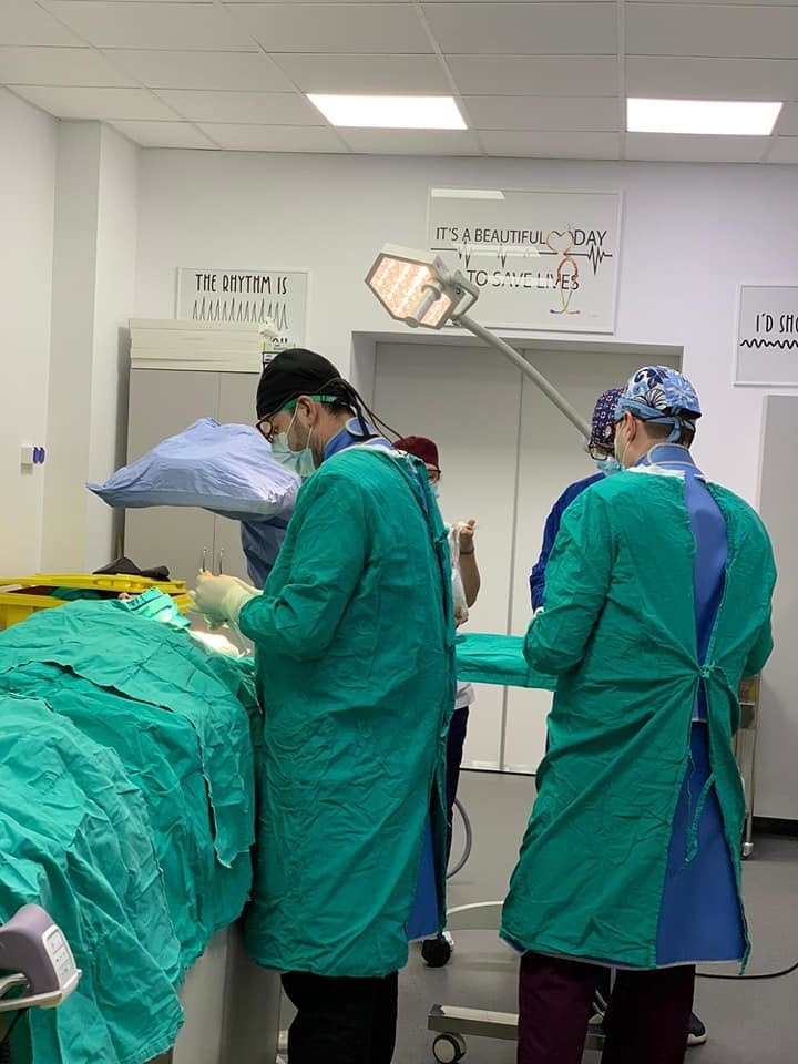 Pacient din Ucraina, tratat la Iaşi, unde i s-a implantat un cardiostimulator electric permanent. El a fost trimis de urgenţă la Iaşi, după ce spitalul din Kiev unde era internat a fost dezafectat
