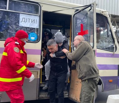 Suceava: Un avion a preluat zece copii cu boli grave din Ucraina pentru a-i duce la un spital privat din Israel