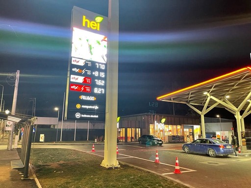 Virgil Popescu: Vreau să le mulţumesc tuturor celor care au înţeles că nu e cazul să intre în panică, să stea la cozi la benzinării. Am trecut pe la mai multe benzinării pentru a vedea care e situaţia. Calmă