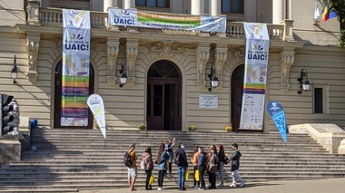 Activitatea didactică cu prezenţă fizică la Universitatea "Al. I. Cuza" din Iaşi va fi reluată cel târziu pe 4 aprilie. Până atunci, studenţii se vor caza în cămine şi vor fi stabilite orarele 

  