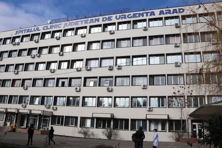 Pacienţii internaţi în secţiile non-COVID-19 ale Spitalului Clinic Judeţean de Urgenţă Arad vor putea fi vizitaţi de familie, începând de luni / Masca de protecţie, în continuare obligatorie 

 