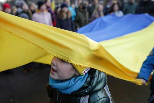 Protest în Bucureşti faţă de războiul din Ucraina - Manifestanţii cer încetarea imediată a focului / Mesaje de susţinere pentru poporul ucrainean / Pancarte şi scandări în limba ucraineană  - FOTO/ VIDEO
