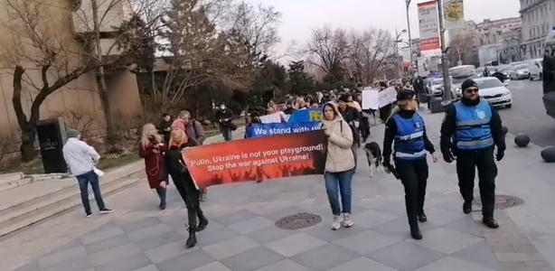 Zeci de persoane, la manifestaţia organizată la Bucureşti de Asociaţia "21 Decembrie 1989"/ Oamenii au scandat "Putin, criminal" - VIDEO