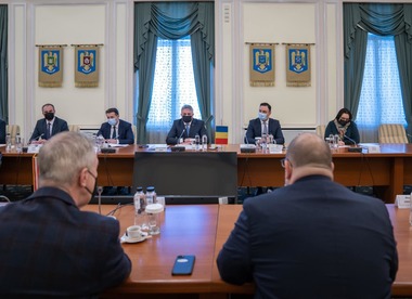 Lucian Bode: Dialogul continuu cu SUA pentru coordonarea strânsă a răspunsului la actuala criză umanitară şi de securitate este deosebit de important pentru România / Ministrul a discutat despre includerea României în Programul Visa Waiver 