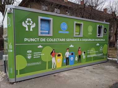 Puncte de colectare selectivă a deşeurilor, montate în 28 de locuri din municipiul Braşov / Ecoinsulele funcţionează pe bază de card cu QR code de identificare / Primele două au devenit funcţionale marţi 

 