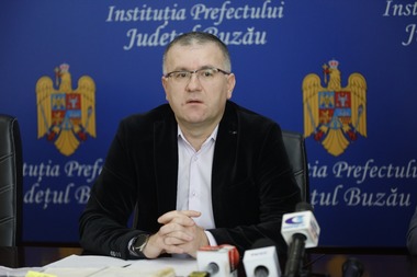  

Buzău: Cetăţenii ucraineni vor rămâne în continuare în pensiuni şi hoteluri, planul autorităţilor de a amenaja o tabără şcolară pentru găzduirea lor fiind posibil abia în câteva săptămâni  