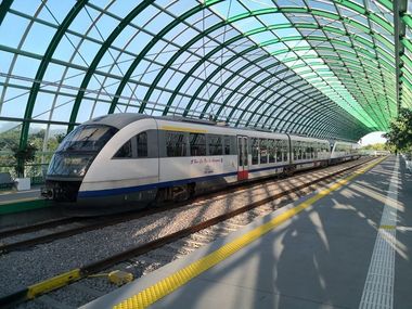 Trenurile spre Aeroportul Henri coandă nu vor circula în perioada 28 – 30 martie, între orele 9 -14, din cauza unor revizii la electromecanismele de macaz şi la schimbătoarele de cale/ Legătura cu aeroportul va fi asigurată de STB