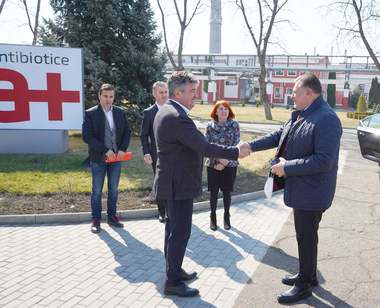 Compania ieşeană Antibiotice cere sprijinul Ministrul Sănătăţii pentru obţinerea unui ajutor de stat de câteva milioane de euro pentru derularea unor investiţii