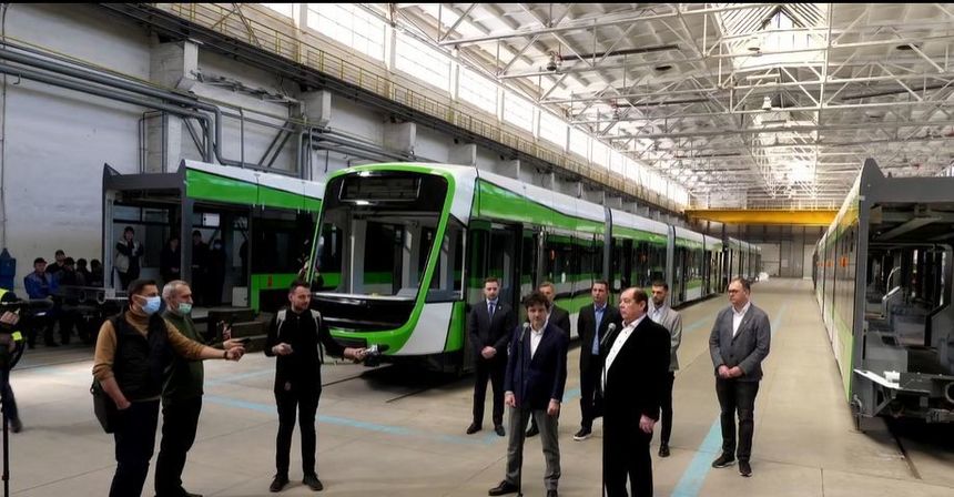 Nicuşor Dan anunţă că primul tramvai nou va fi livrat Primăriei Capitalei la 1 iunie, de către Fabrica Astra Vagoane Arad