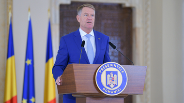 Legea prin care persoanele care au lucrat în industria de producţie a energiei electrice şi extracţiei cărbunelui beneficiază de reducerea vârstei standard de pensionare, promulgată