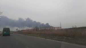 Intervenţia pompierilor la incendiul de la REMAT Glina s-a încheiat, fiind retrase ultimele două autospeciale