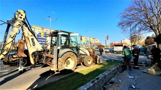 Lucrări la pasajul pietonal Eroii Revoluţiei - Primarul Daniel Băluţă anunţă că, la finalizarea proiectului, va creşte siguranţa pietonilor, traficul auto va fi fluidizat, iar aerul va fi mai puţin poluat 