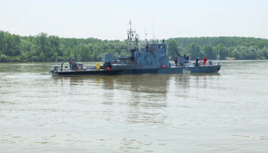 Exerciţiu de respingere a unui desant fluvial şi aerian în Delta Dunării  