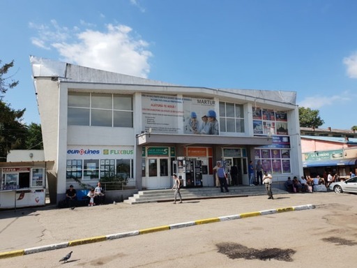 Autogara Sud Piteşti, închisă temporar în urma deficienţelor constatate în urma unui control al ANPC / Cinci din şapte mijloace de transport au fost oprite să plece în cursă
