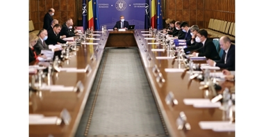 Guvernul a adoptat o hotărâre prin care cei 2.000 de specialişti angajaţi la DSP-uri şi Ambulanţă în timpul stării de alertă vor avea posibilitatea de a rămâne în sistemul de sănătate