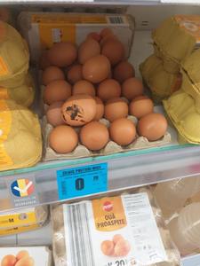 ANPC a dat amenzi de 380.000 de lei după controale vizând modul în care sunt comercializate ouăle/ Au fost găsite ouă expirate, sparte sau cu excremente de pasăre