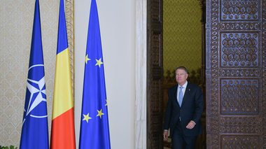 Legea care aprobă o ordonanţă de urgenţă privind unele măsuri pentru sprijinirea categoriilor de elevi cei dafavorizaţi, promulgată de Klaus Iohannis