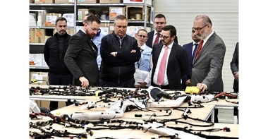 Ciucă, după vizita la compania Yazaki din Brăila: Este nevoie de coordonare între mediul privat şi Guvern astfel încât să putem să asigurăm derularea în continuare a producţiei, să protejăm locurile de muncă