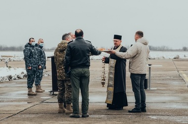 Sondaj CURS - Biserica şi Armata rămân instituţiile în care românii au cea mai mare încredere. Parlamentul şi partidele politice, pe ultimele locuri în topul încrederii