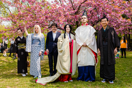 Primarul General, Nicuşor Dan, alături ambasadorul Japoniei la Bucureşti, la Hanami – Sărbătoarea Florilor de Cireş, organizată în Grădina Japoneză din Parcul Regele Mihai I