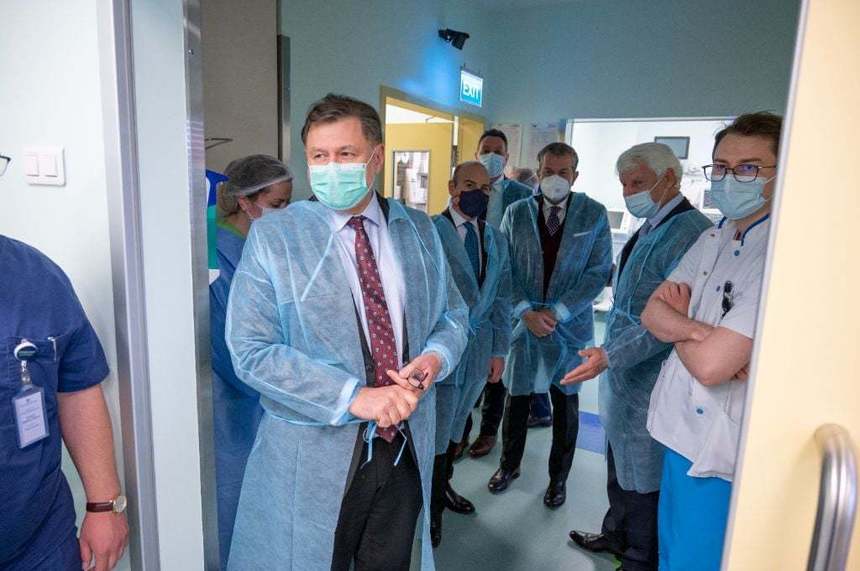UPDATE - Autorităţile române prelungesc un acord în baza căruia medici din Italia asigură operaţii copiilor cu probleme cardio-vasculare şi training medicilor români. Ministrul Sănătăţii anunţă că doi copii ucraineni au fost operaţi în România