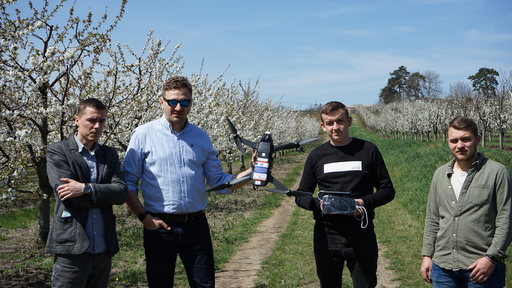 Dronă de ultimă generaţie folosită de Universitatea de Ştiinţele Vieţii din Iaşi pentru a stabili indicii de vegetaţie, dar şi pentru a identifica dăunătorii de pe terenurile agricole
