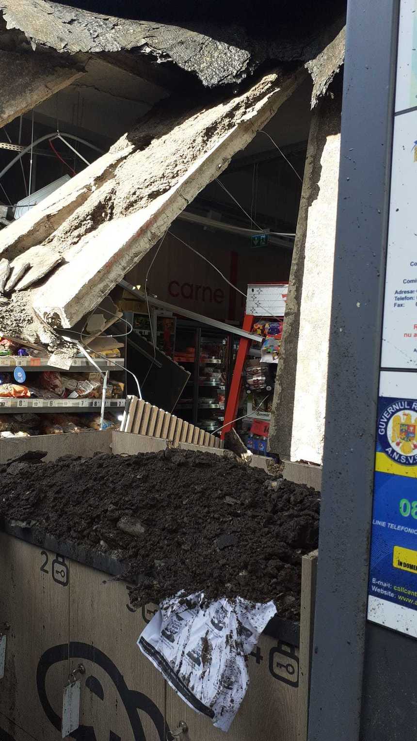 A căzut plafonul magazinului Profi din Turda / Nu au fost persoane rănite