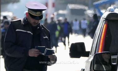 Peste 500.000 de persoane şi circa 120.000 de mijloace de transport au fost controlate la punctele de frontieră, în intervalul 22-24 aprilie / Tranzitul persoanelor şi autoturismelor a crescut cu peste 150%, comparativ cu anul 2021