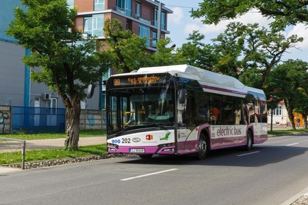 Emil Boc anunţă că 18 noi autobuze electrice vor fi achiziţionate pentru Cluj-Napoca, Floreşti, Baciu şi Apahida 