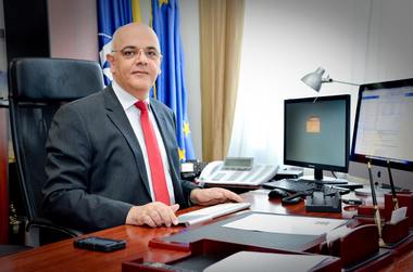 AUR se opune intenţiei lui Raed Arafat de a-şi subordona întregul sistem medical de urgenţă 