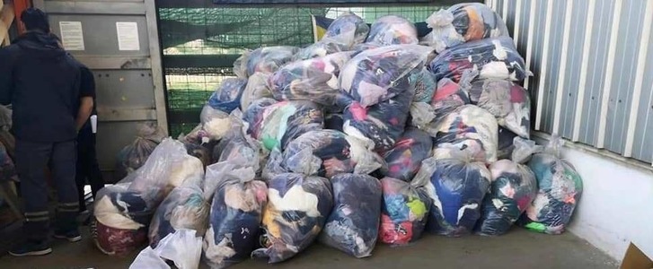 Peste 14 tone de deşeuri, constând în articole textile, mobilier uzat şi echipamente electronice, descoperite în Portul Constanţa. Mărfurile proveneau din SUA şi vor fi returnate în ţara de provenienţă 