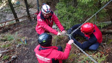 Neamţ: Salvamontiştii anunţă că de sâmbătă se va putea parcurge traseul ce leagă Cascadă Duruitoarea de Cabană Dochia şi Vf. Toacă, un traseu dificil, de nouă ore / Recomandările specialiştilor 