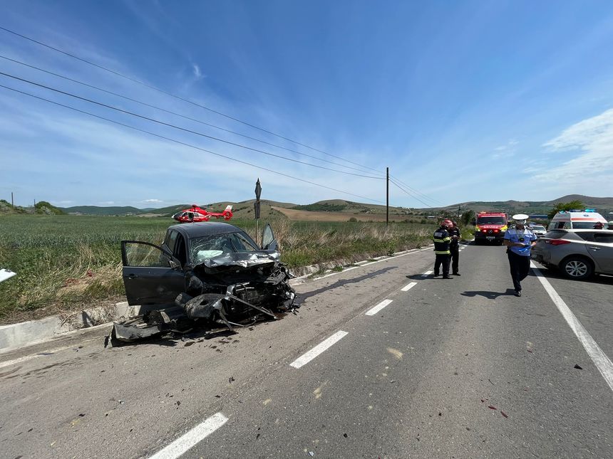 Accident cu cinci răniţi în judeţul Tulcea. Trei victime, printre care şi un copil de cinci ani, sunt cetăţeni ucraineni. O femeie rănită a fost preluată de elicopterul SMURD - VIDEO