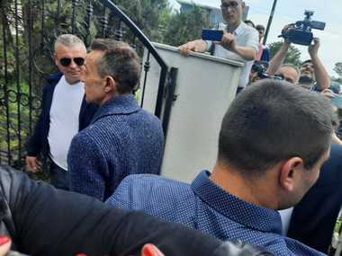 Mihai Mazăre, despre reîntâlnirea cu fraţii săi: Nu am mai fost toţi trei în aceeaşi încăpere de când s-a căsătorit Radu în penitenciar acum trei ani / Am vorbit cu amândoi, i-am luat în braţe - FOTO