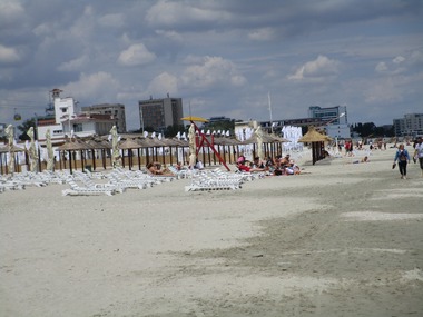 Consultare publică pentru amenajarea plajei din Mamaia. Constănţenii şi turiştii, invitaţi să anunţe ce dotări îşi doresc în zonă
