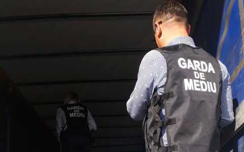 Garda de Mediu: Depozite ilegale de deşeuri, în curtea unor instituţii ale Primăriei Capitalei / Amenzi de 100.000 de lei 