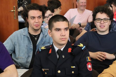 Un elev de la Colegiul Naţional Militar ”Dimitrie Cantemir”, singurul român premiat la faza internaţională a Olimpiadei de Informatică Aplicată – AcadNet 2022 / El s-a clasat pe locul al doilea 