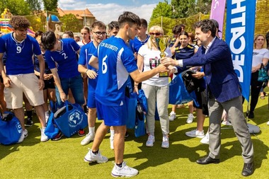 Nicuşor Dan: Dezvoltarea sportului de masă este o necesitate. Sportul înseamnă sănătate, disciplină, spirit de echipă, gestionarea situaţiilor limită, respectarea regulilor
