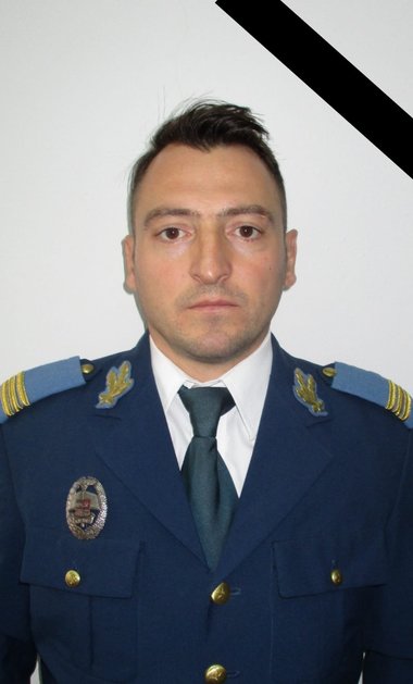 Buzău: Un paraşutist militar de la Baza din Câmpia Turzii a murit în timpul unui exerciţiu pe aerodromul Boboc