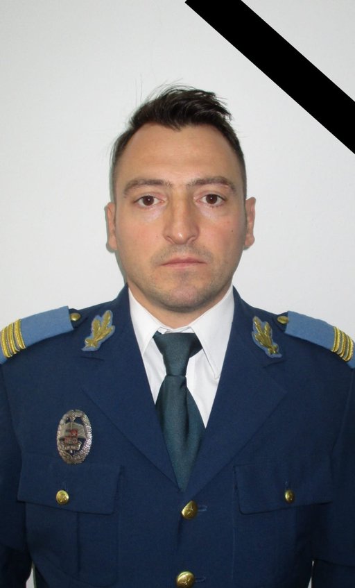 Buzău: Un paraşutist militar de la Baza din Câmpia Turzii a murit în timpul unui exerciţiu pe aerodromul Boboc