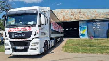 Timişoara: Trei TIR-uri cu ajutoare de la Crucea Roşie sunt transportate în Ucraina / Consiliul Judeţean Timiş a alocat 250.000 de lei din fondul de rezervă
