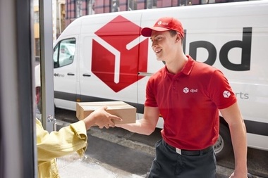 Pandemia a accelerat comerţul electronic. 85% dintre români preferă cumpărăturile online şi 88% dintre români folosesc smartphone-ul când fac achiziţii online