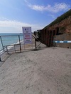 Faleza de la Costineşti, într-un stadiu avansat de degradare / Zona a fost îngrădită pentru siguranţa localnicilor şi turiştilor / Faleza este inclusă într-un proiect de reducere a eroziunii costiere