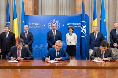 Ministerele Educaţiei şi Economiei au încheiat un acord cu EIT InnoEnergy pentru dezvoltarea industriei de baterii/ Documentul pune bazele unei noi reţele de educaţie şi formare care va forma, perfecţiona sau recalifica aproximativ 20.000 de persoane