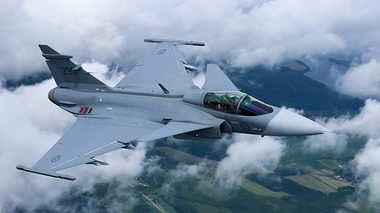 O aeronavă bimotor de mici dimensiuni, la bordul căreia se aflau două persoane, a survolat la joasă înălţime spaţiul aerian al Ungariei, României, Serbiei şi Bulgariei / Nu a manifestat un comportament ostil 