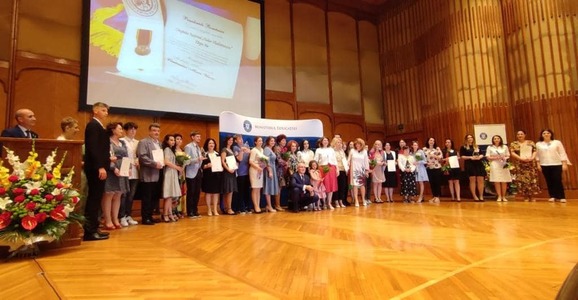Sorin Cîmpeanu a premiat cele 90 de unităţi de învăţământ preuniversitar câştigătoare la a XVII-a ediţie a Competiţiei Naţionale ”Şcoală Europeană” 
