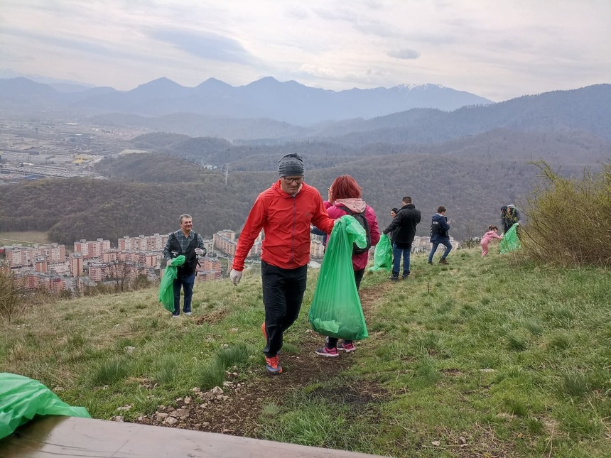 Peste 3 milioane de kilograme de deşeuri, adunate în cadrul campaniei "Curăţăm România", iniţiată de Ministerul Mediului