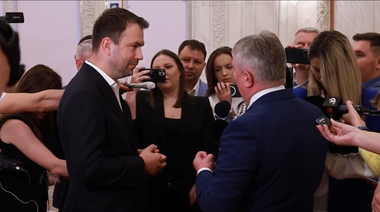 Schimb de replici între Cătălin Drulă şi Lucian Bode, pe holul Parlamentului, pe modificările la o ordonanţă despre care liderul USR spune că a dat liber la curse de maşini şi şmecheri cu bolizi / Bode: Te-ai obişnuit să faci show! - VIDEO