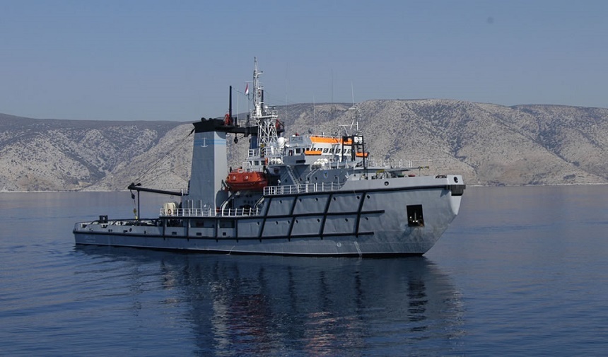 Forţele Navale Române: 11 nave militare româneşti şi două elicoptere Puma Naval desfăşoară, zilnic, prin rotaţie, misiuni de cercetare pe mare şi la gurile Dunării, pentru a asigura securitatea graniţelor maritime